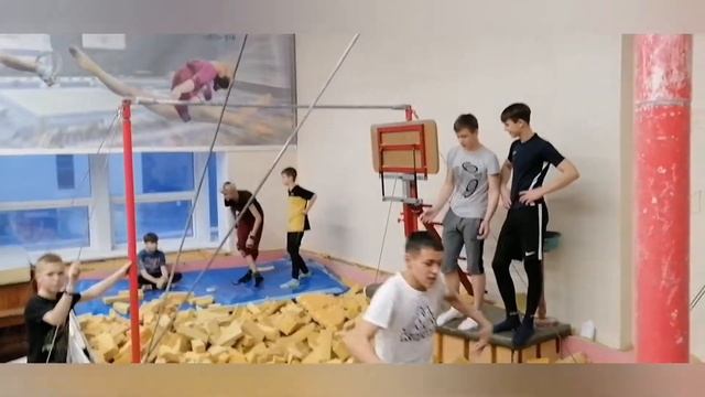 ПЕРВАЯ ТРЕНИРОВКА В ГИМНАСТИЧЕСКОМ ЗАЛЕ!!! / ТРЕНИРОВКА / СОРВАЛ 6 МАЗОЛЕЙ??!! / ВНУТРЕНИЙ ЛАЧ... / смотреть онлайн