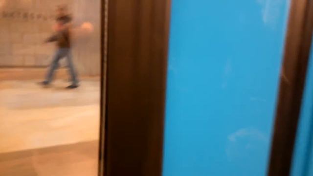 81-760 прибывает на станцию "Октябрьское поле" смотреть онлайн