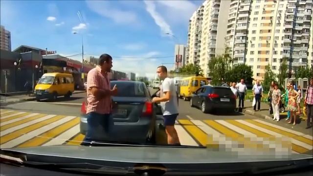 Разборка на пешеходном переходе. .mp4 смотреть онлайн