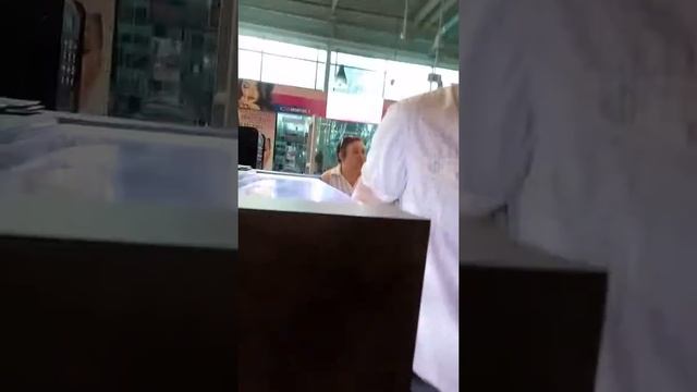 В запорожСильпо кассиры крадут телефоны. смотреть онлайн