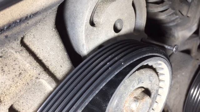 БМВ Е90 ЗАМЕНА И УСТАНОВКА РЕМНЯ ГЕНЕРАТОРА ЗАМЕНА РОЛИКА / BMW ALTERNATOR BELT REPLACEMENT ROLLER смотреть онлайн