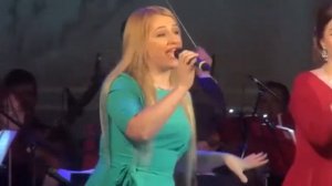 В синем море, в белой пене