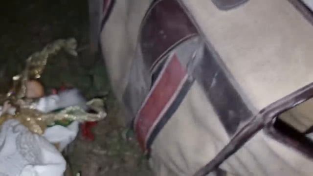 Нашла на свалке шкатулку . Открыла и ОбАлДеЛа ! А там золото серебро ! Не свалка а ювелирный магази смотреть онлайн