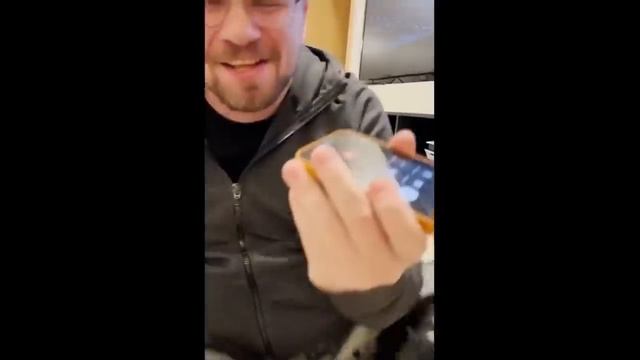 Гарик Харламов довёл до истерики наглого мошенника по телефону. смотреть онлайн