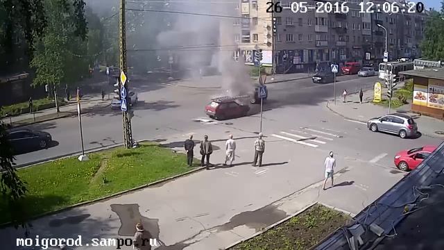 Машина загорелась в Петрозаводске смотреть онлайн