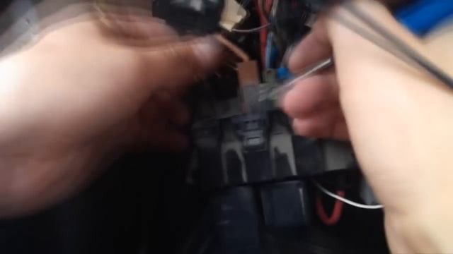 как снять блок реле и предохранителей смотреть онлайн