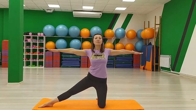 5 минут для тазобедренного сустава. Асаны хатха-йоги Айенгара. смотреть онлайн
