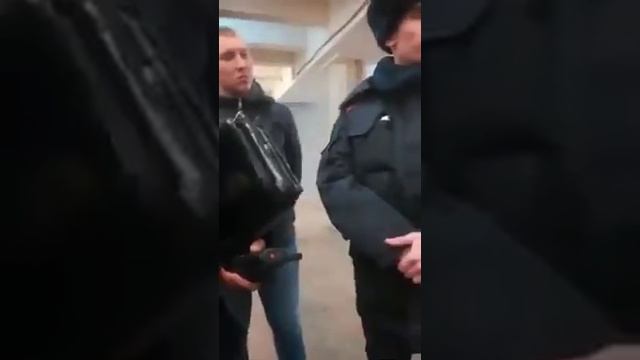 ВОТ ТАК НАДО РАЗГОВАРИВАТЬ С МЕНТАМИ!!! смотреть онлайн