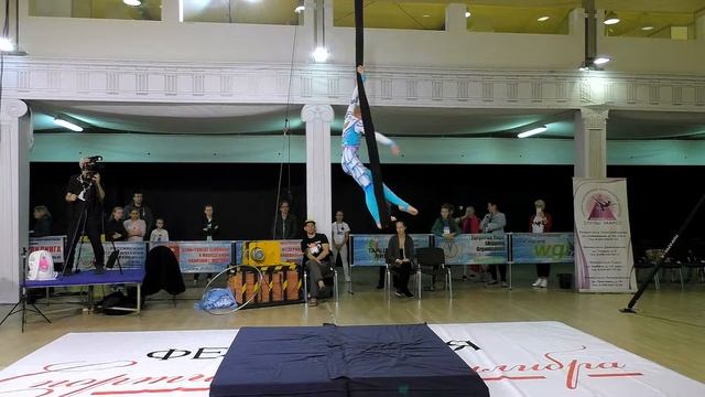 Aerial loop воздушная гимнастика Сивкова Елена смотреть онлайн