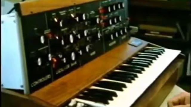 Dr Bob Moog Demonstrates the Moog Synthesizer смотреть онлайн