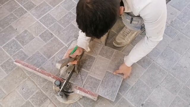 The worker who makes the tile dance - you need to see смотреть онлайн