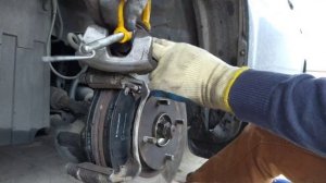 Как сдавить поршень суппорта