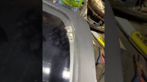 Как паять обогрев заднего стекла,припаиваем отлетевший контакт обычным паяльником