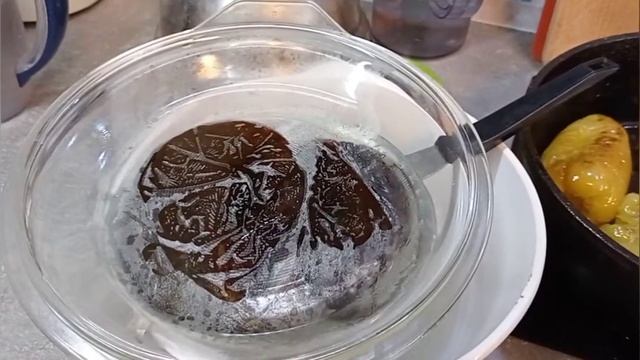 Готовим икру из баклажанов (синих) в микроволновке #баклажаныикра #баклажаны #синие #рецептпошогово смотреть онлайн