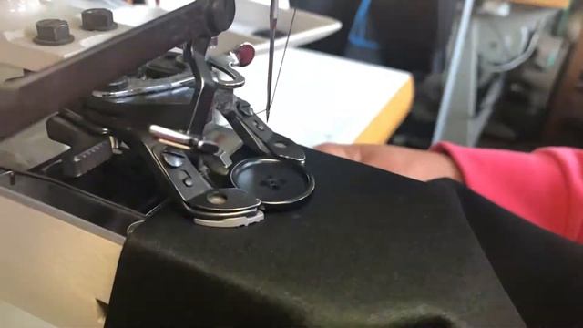 Пришивание пуговиц на пуговичной машинке смотреть онлайн