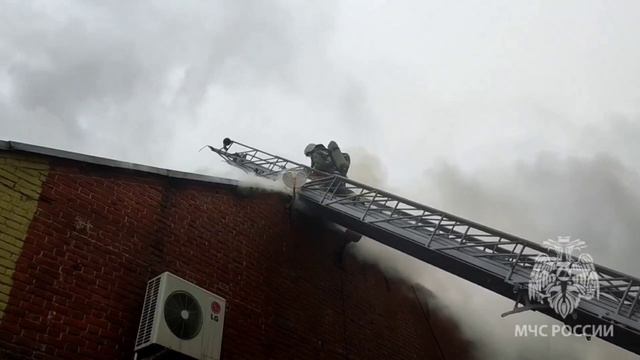 Крупный пожар в центре Саратова смотреть онлайн