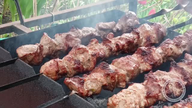 ВКУСНЕЙШИЙ ШАШЛЫК "СОЧНЫЙ" - откроет теплый сезон своим потрясающим вкусом смотреть онлайн