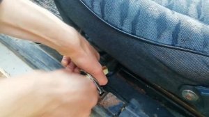 Как открыть багажник на  Ниве.