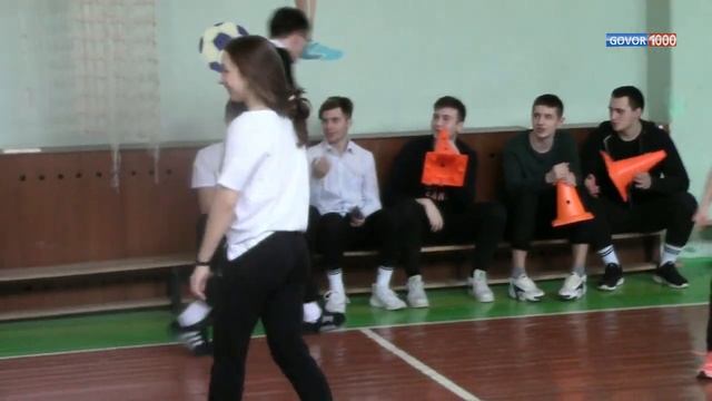 Школа 117 Товарищеская встреча по волейболу 10_Б и 10_В кл. смотреть онлайн