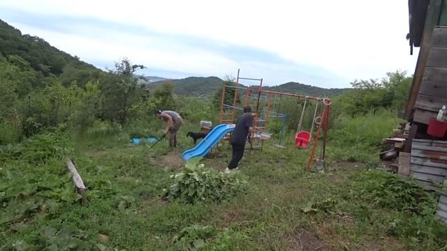НЕ ЗРЯ СТАРАЛСЯ ! ДЕВЧАТА ОЦЕНИЛИ ТЕРРАСУ ! ИДЕАЛЬНЫЙ ДЕНЬ ! ВОССТАНОВЛЕНИЕ ЗАБРОШЕННОЙ ДАЧИ СТОЛЫ смотреть онлайн