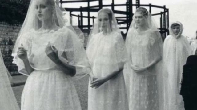 Photos by Elliott Erwitt. Music: Nat King Cole - Smile. смотреть онлайн