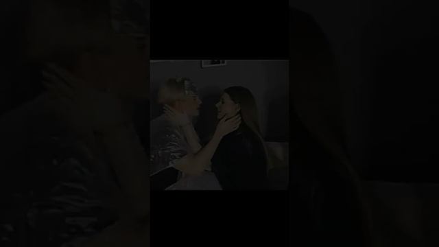 шуточный "поцелуй" давида турова и леры симки😆 смотреть онлайн