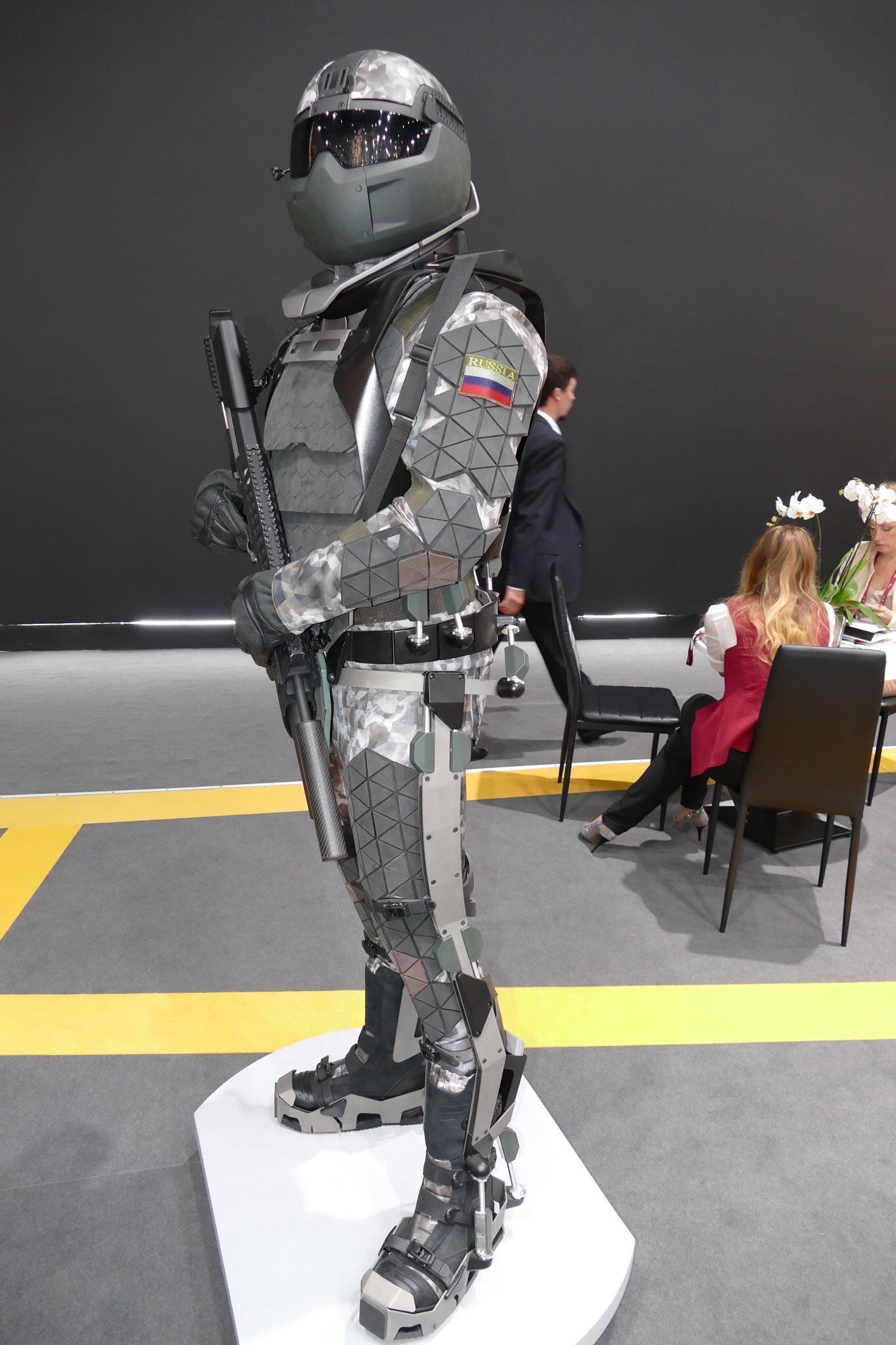 ЭКЗОСКЕЛЕТ Дающий Военным Невероятную Силу.mp4 смотреть онлайн