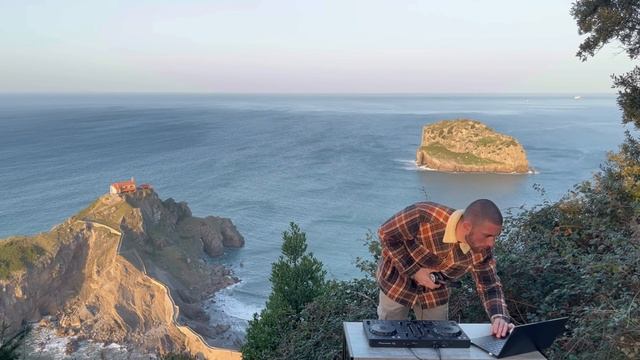 Sunset Groovy & Lo-Fi House Mix | Up High With The Music Blaring | Ataraxia смотреть онлайн