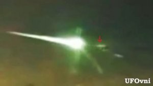 Нло сбивает Челябинский метеорит. UFO knocks Chelyabinsk meteorite. UFO敲车里雅宾斯克陨石
