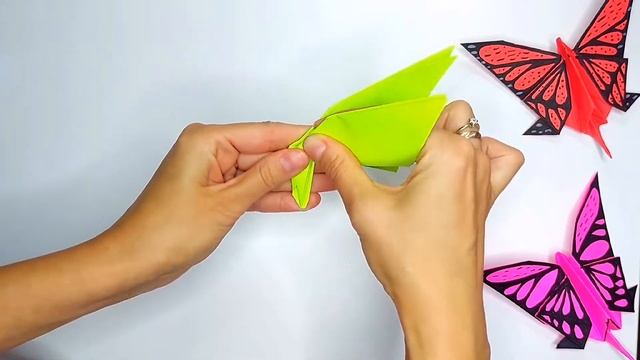 Оригами летающая бабочка она машет крыльями. How to Make an Origami Butterfly смотреть онлайн