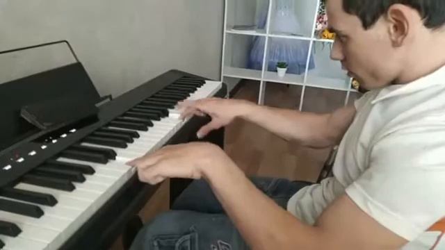 Играю главную тему из фильма кошмар на улице Вязов под аккомпанемент смотреть онлайн