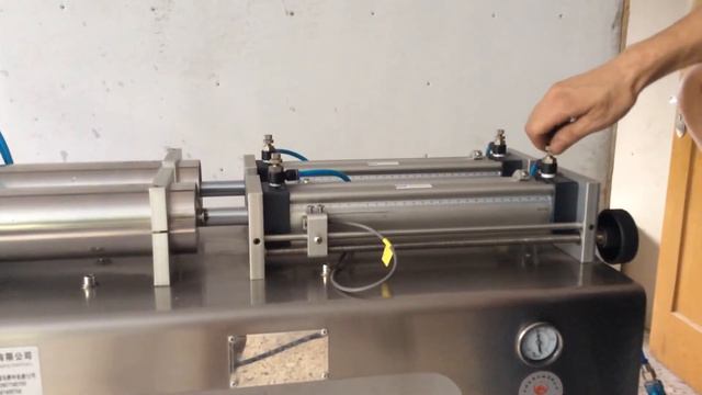 Поршневой дозатор на 2 головы для жидких продуктов смотреть онлайн