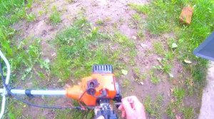 Китайская бензокоса не заводится.  Свеча мокрая.