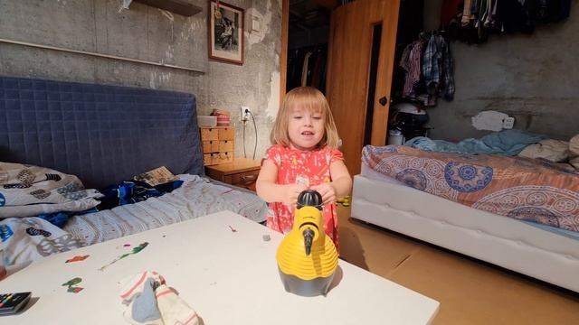 Как удалить пластилин с любой поверхности, лайфхак. смотреть онлайн