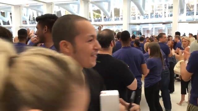 Grand opening of the Apple Store at New York City's World Trade Center смотреть онлайн
