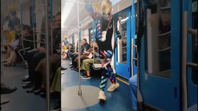 ШАФЛ⚡в метро?реакции людей?#IvanRoofer#Шафл? смотреть онлайн