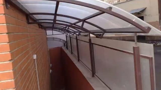 Укладка поликарбоната на навес