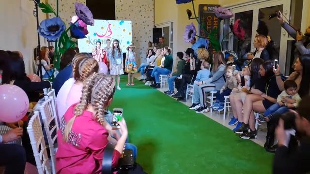 Настюшка на показе модной одежды "Кенгуру" смотреть онлайн