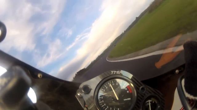 CBR400RR Chasing GSXR400 GoPro HD смотреть онлайн