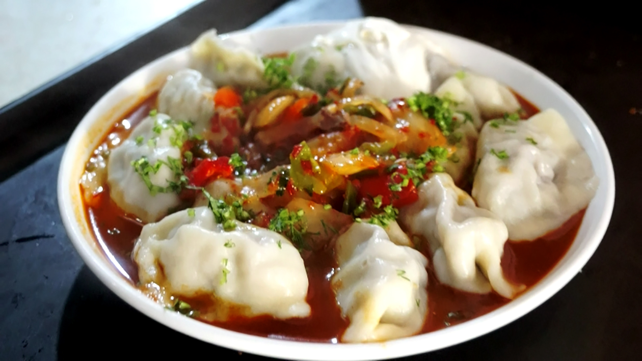 Манты Уйгурская еда l джувава манты l Уйгурская кухня l Уличная еда смотреть онлайн