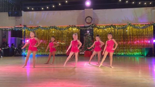 Miss Madison’s Tuesday 6:30 Sass Class “Proud Mary” смотреть онлайн