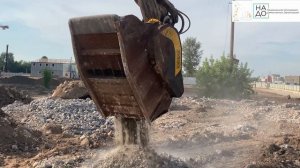 Дробилка больше не нужна? Переработал столб в кучу щебня за 90 секунд! Дробильный ковш MB BF 90.3 S