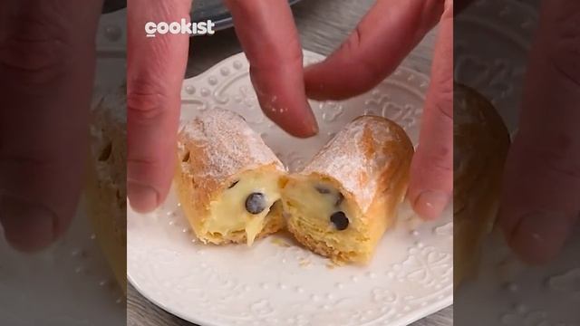 Mini Eclair with cream and chocolate chips: easy and delicious! смотреть онлайн