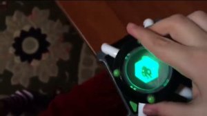 Два омнитрикса BEN 10 игрушки