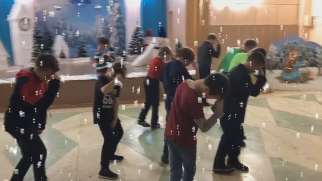 Новогоднее видеопоздравление от учеников 5 "Б" класса МБОУ СОШ № 31 г. Пензы смотреть онлайн