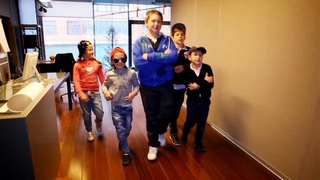 Подарок Дедушке на юбилей от любимых внуков. Андрей Деринг - www.vashevideo.ru смотреть онлайн