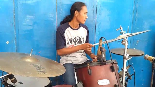 DRUMMER SAKTI KABEH OKI VOKANTRIS FEAT NADA AYU DI PESTA RAKYAT CIREBON смотреть онлайн