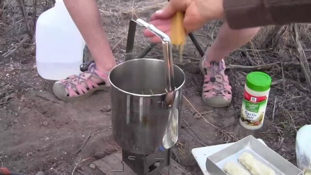 Outdoor Cooking Garden Spaghetti With Italian Sausage & Bread-sticks. смотреть онлайн