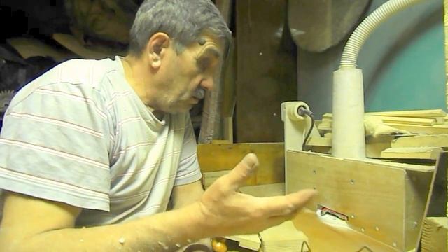 Фрезеровка боковых планок для ульевых магазинных рамок. !!!!! Внимание, громкий звук фрезера !!!!! смотреть онлайн
