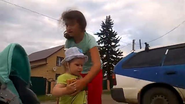 24 часа челлендж один цвет одежды. Я красная, а Катюха розовая. смотреть онлайн